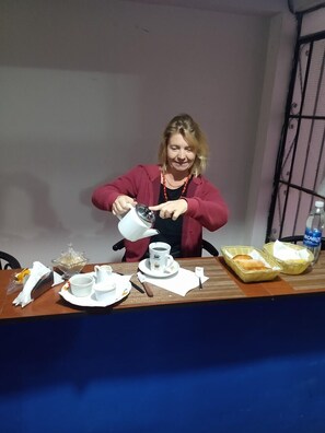 Free daily self-serve breakfast - HOSPEDERIA Calle 5 (Callao)