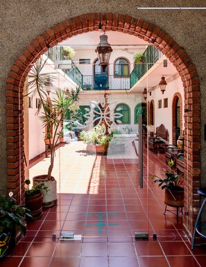 Interior entrance - Hotel María Elena (Durango)