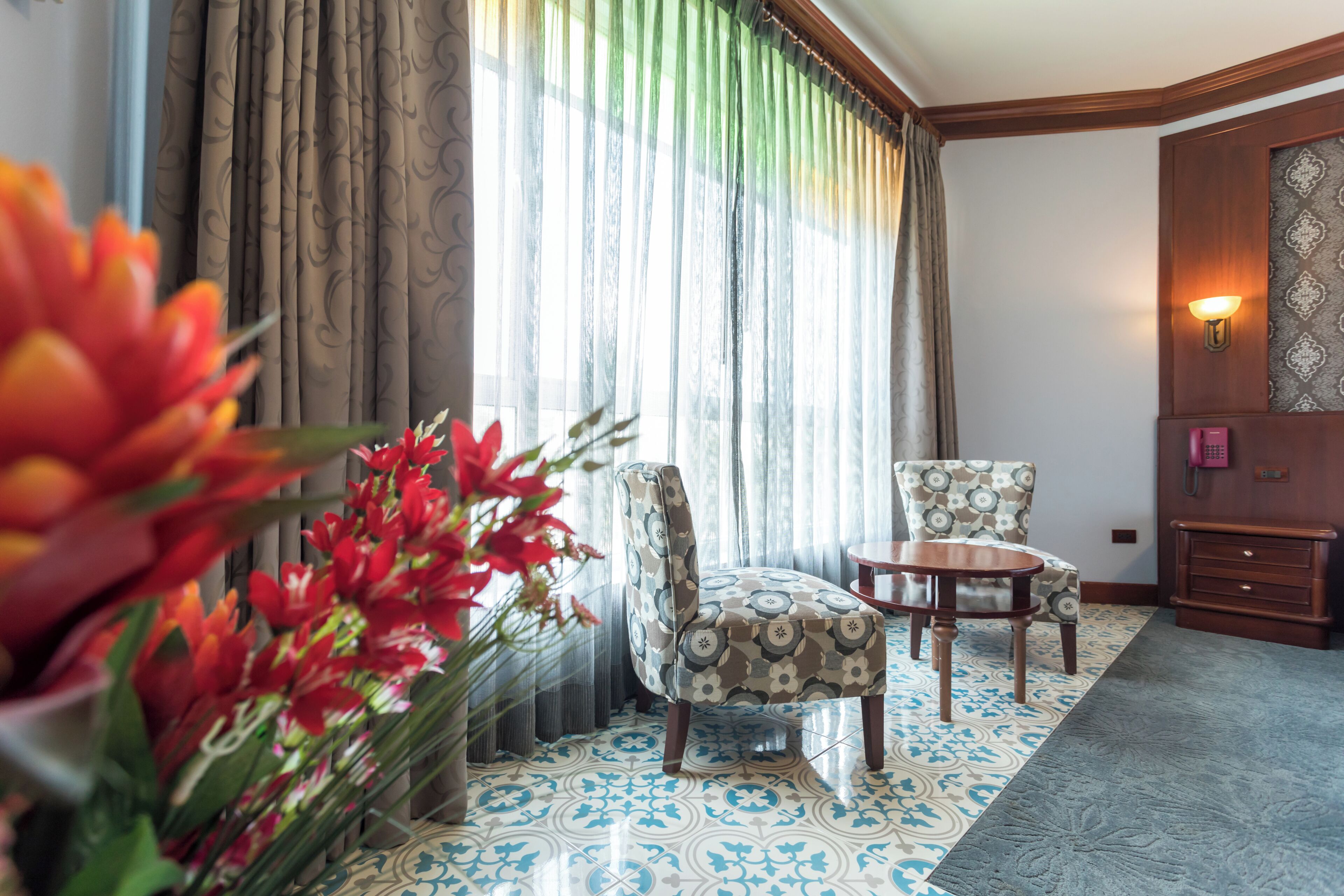 Junior Suite | セーフティボックス (室内)、デスク、遮光カーテン、可動式ベッド