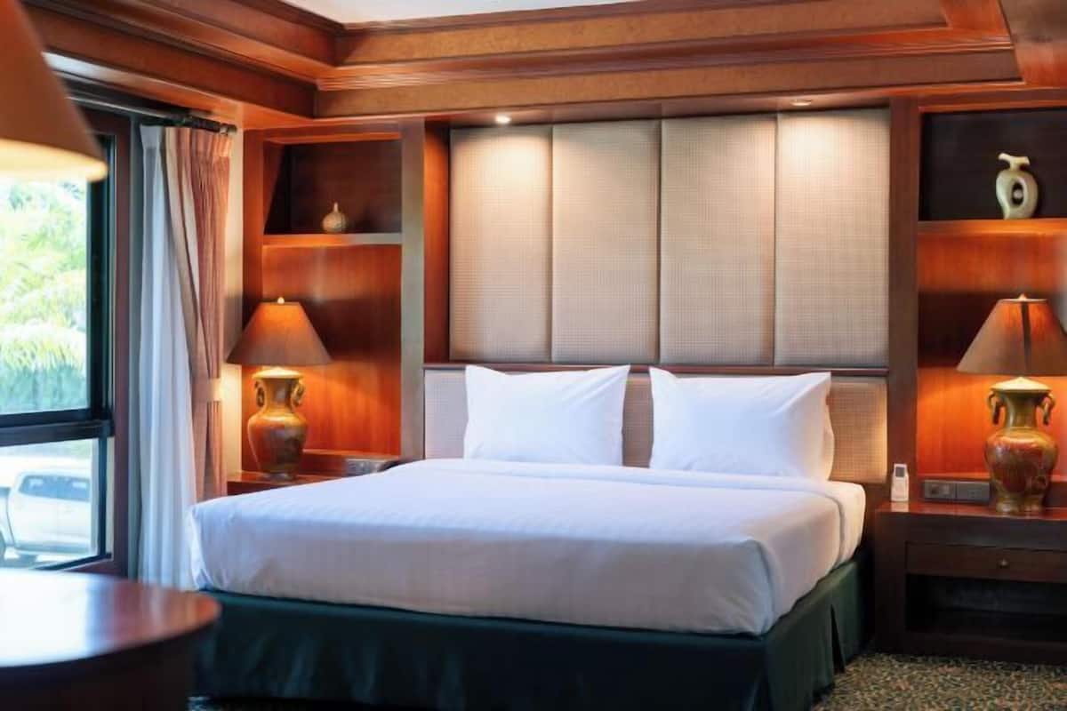 Cofres nos quartos, escrivaninha, cortinas blackout, Wi-Fi de cortesia