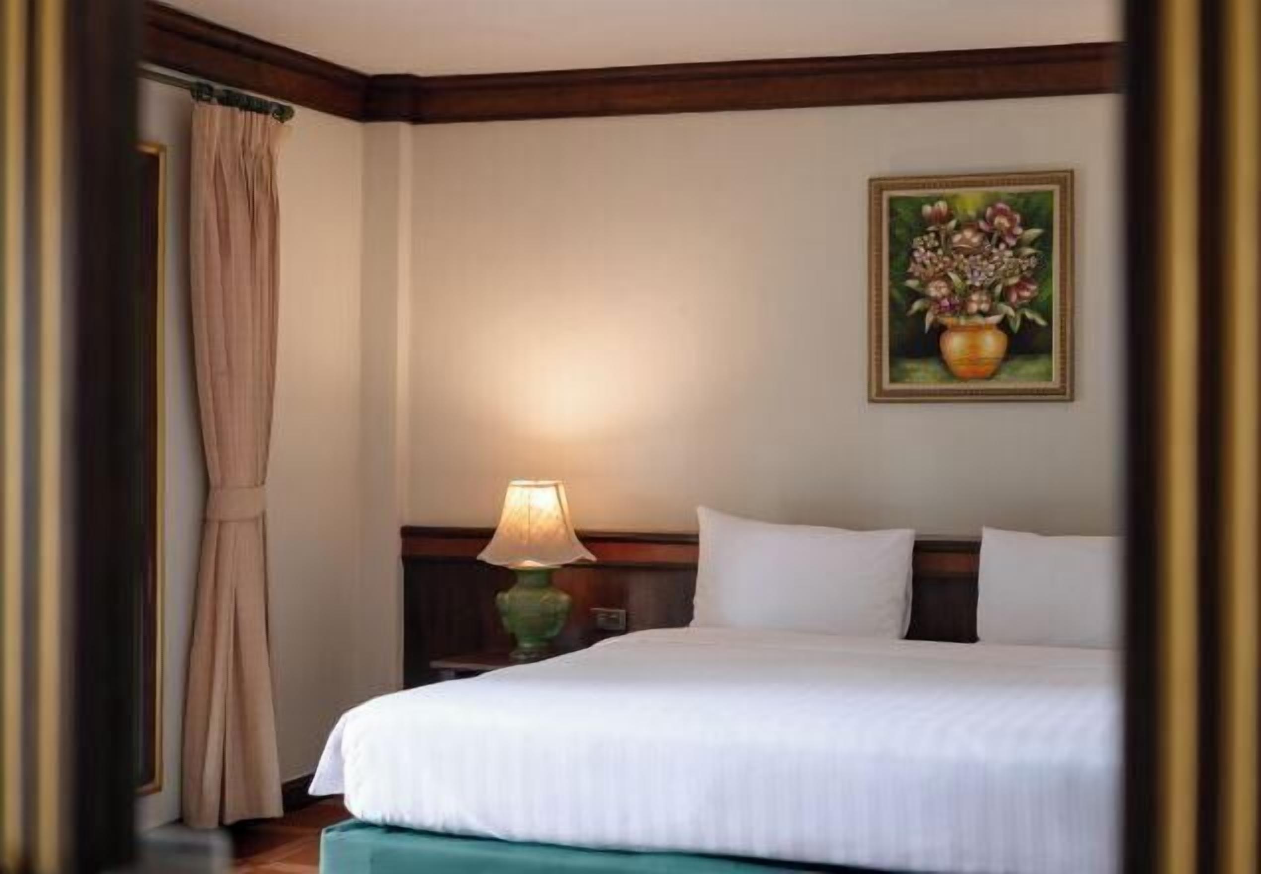 Cofres nos quartos, escrivaninha, cortinas blackout, Wi-Fi de cortesia