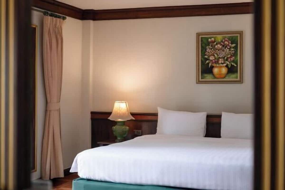 Cofres nos quartos, escrivaninha, cortinas blackout, Wi-Fi de cortesia