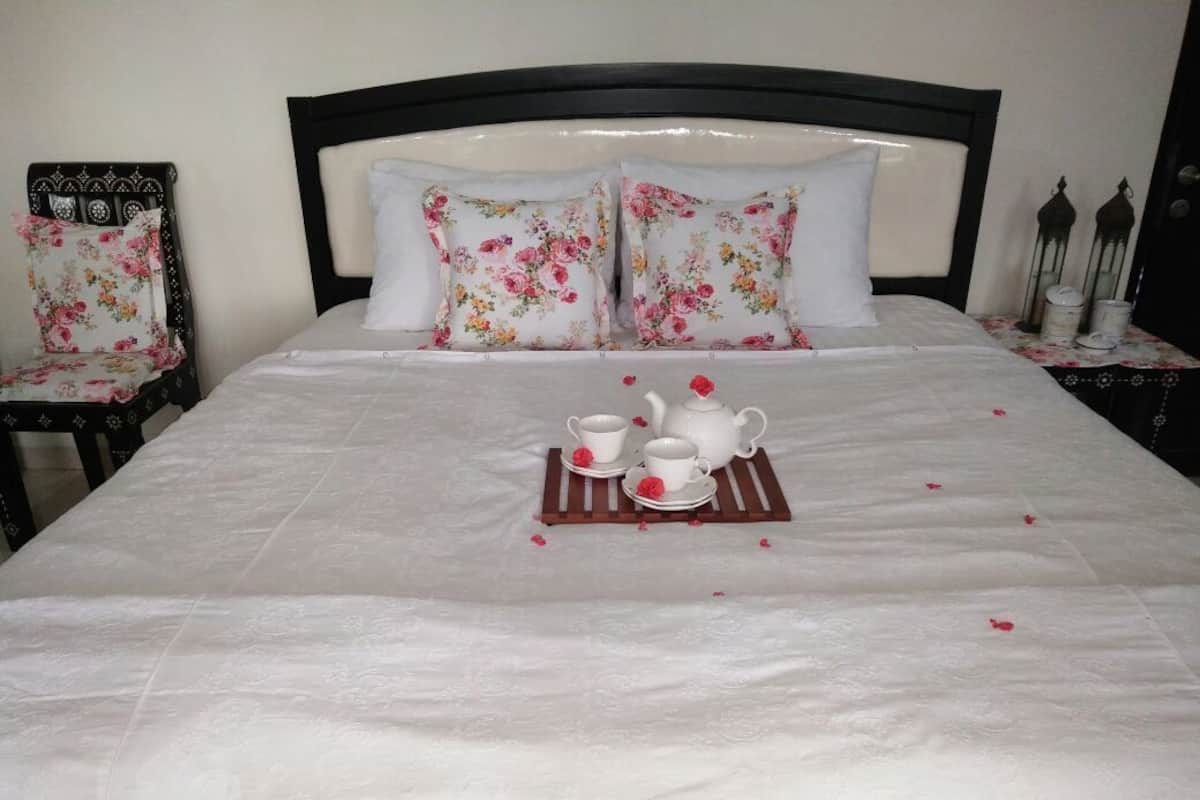 Chambre Double, 1 très grand lit, non-fumeurs, vue montagne | Ameublement personnalisé, lits pliants/supplémentaires, Wi-Fi gratuit