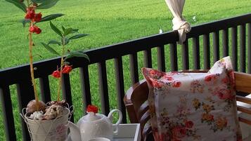 Double Room, 1 King Bed, Non Smoking, Mountain View | Balcony view