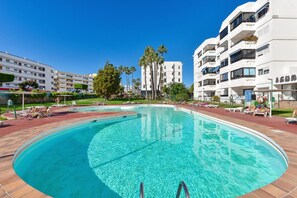 Outdoor pool - Iguazu Luxury Apartment (San Bartolome de Tirajana)