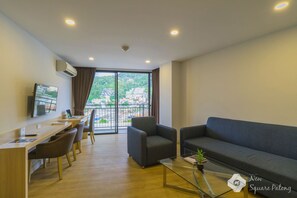 Caja de seguridad en la habitación, escritorio y cortinas blackout 