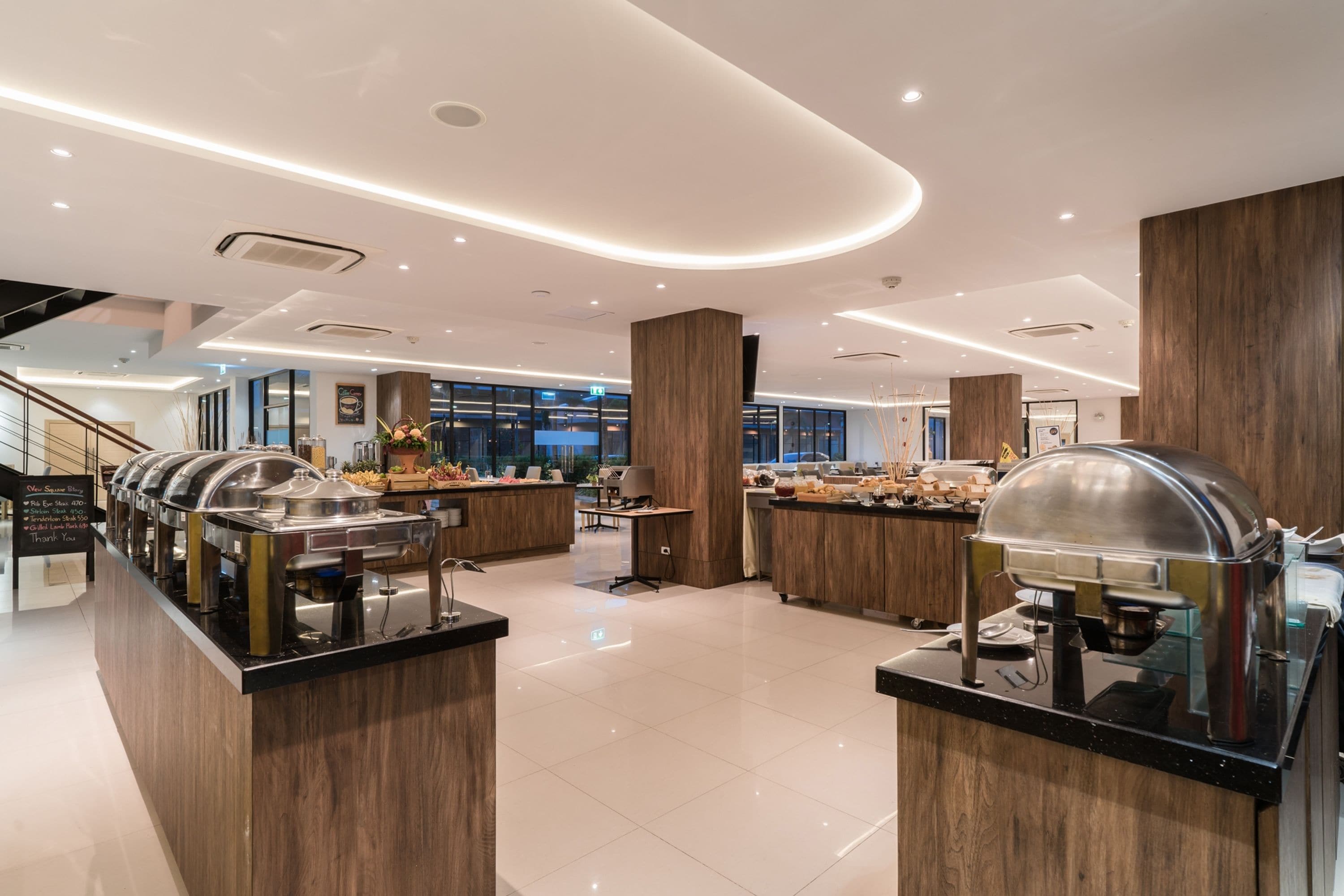 daily buffet breakfast (thb 300 per person)