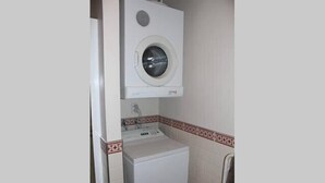 Laundry room - Waterfront Studio Apartment (Auckland)