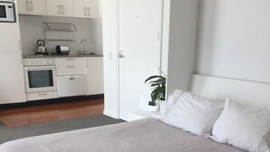 Room - Waterfront Studio Apartment (Auckland)