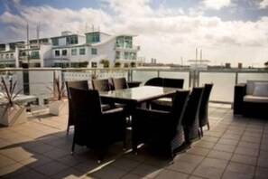 Premium Studio, 1 Queen Bed, Balcony, Harbour View | Terrace/patio - Waterfront Studio Apartment (Auckland)