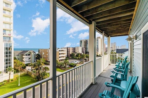 2000 sq ft Ocean View Villa steps to the beach.4 bdr 3 baths small pool hot-tub.