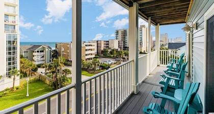 2000 sq ft Ocean View Villa steps to the beach.4 bdr 3 baths small pool hot-tub.