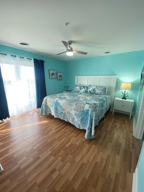 4 bedrooms, iron/ironing board, WiFi, bed sheets - Aug weeks left 2000sq ft Ocean View Villa steps to the beach,small pool hot tub (North Myrtle Beach)