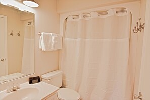 Condo, 1 Bedroom | Bathroom