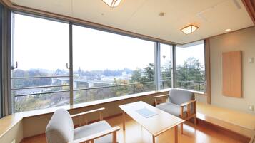 Minibar, in-room safe, free WiFi, bed sheets