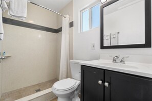 Ducha, artículos de tocador gratuitos, toallas