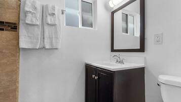 Shower, free toiletries, towels