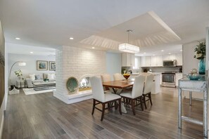 Interior - A Luxury Home Fit for a King! Minutes to Old Town Scottsdale, Fitness Center, Heated Pool & Spa! (Scottsdale)