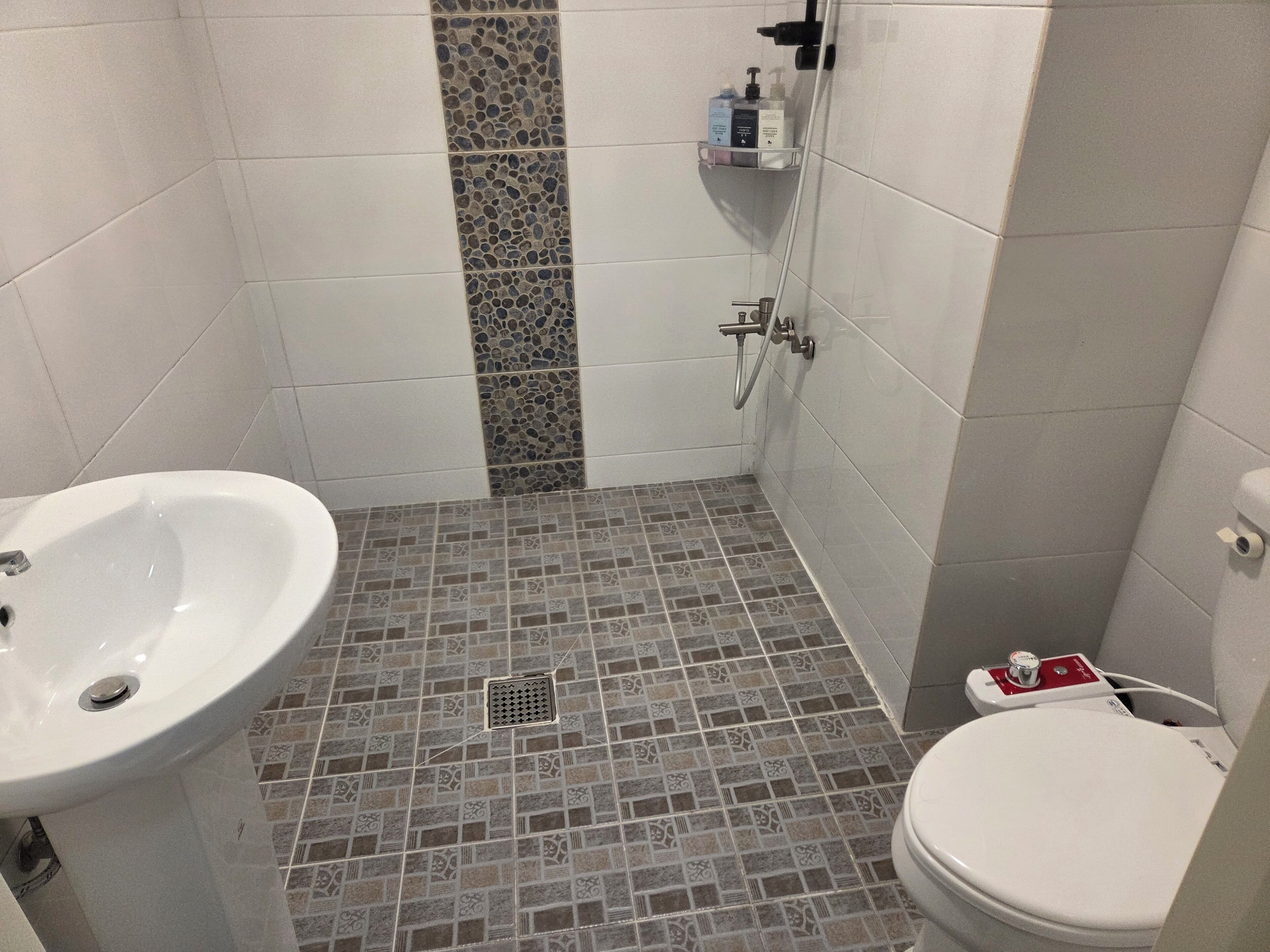 Standard Double Room | Bathroom | Shower, free toiletries, hair dryer, bathrobes
