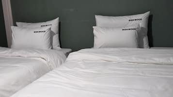 Tvåbäddsrum Deluxe | Skrivbord, arbetsyta för laptop och gratis wi-fi