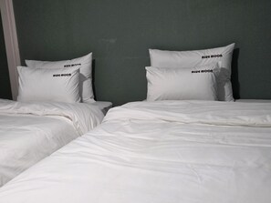 Deluxe Twin Room | Desk, laptop workspace, free WiFi - Gwangan Beach Blue Moon Motel (Busan)