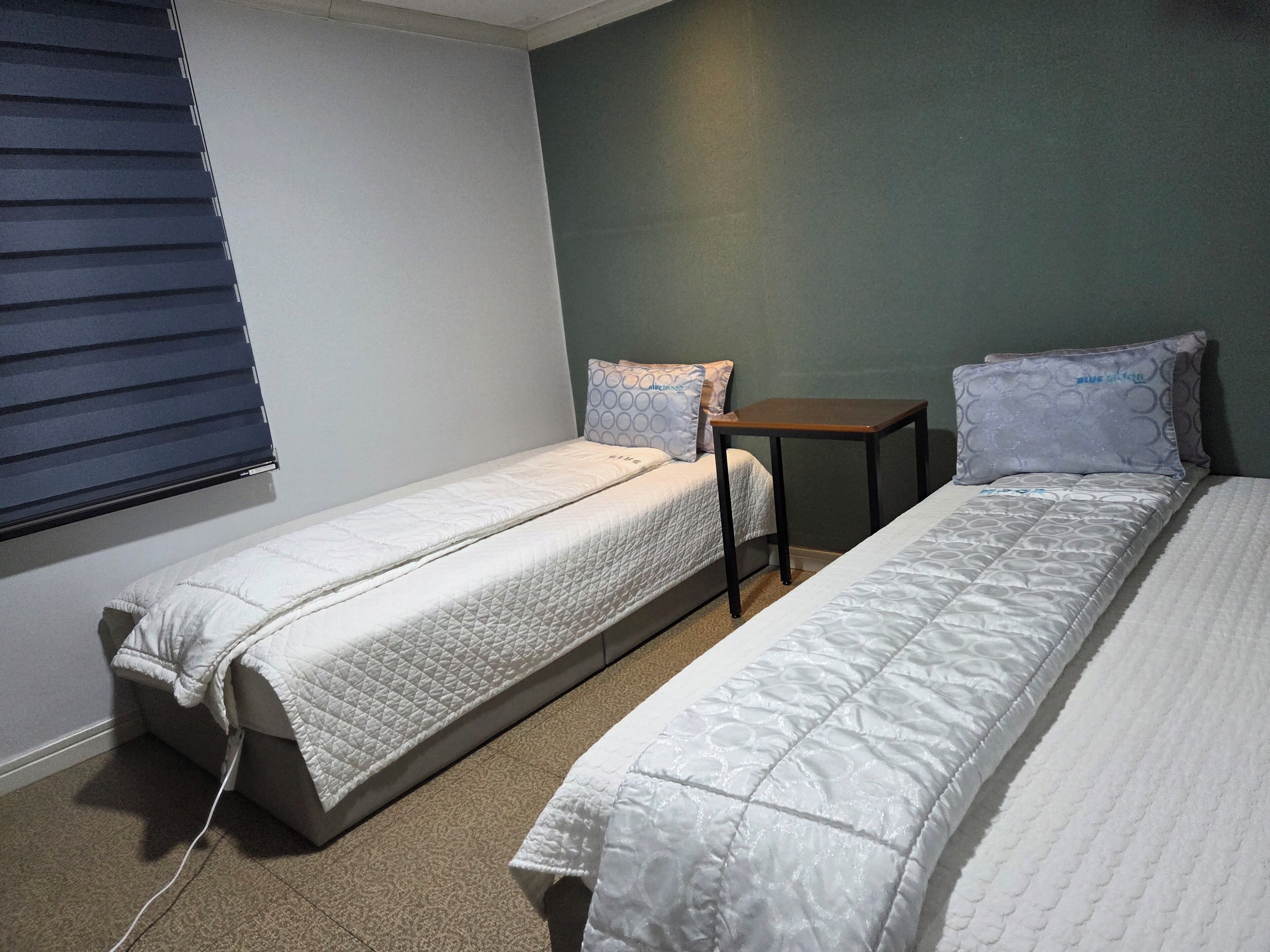 Standard Twin Room | Desk, laptop workspace, free WiFi