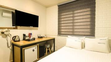 Skrivebord, skrivebord for bรฆrbar PC og wi-fi (inkludert)