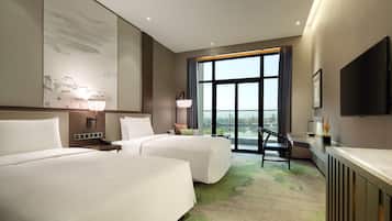 Executive Twin Room with Lake View | Minibar, in-room safe, desk, soundproofing