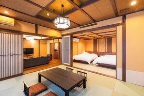 In-room safe, desk, laptop workspace, blackout curtains - Urban Villa Konaya Hotel (Kofu)