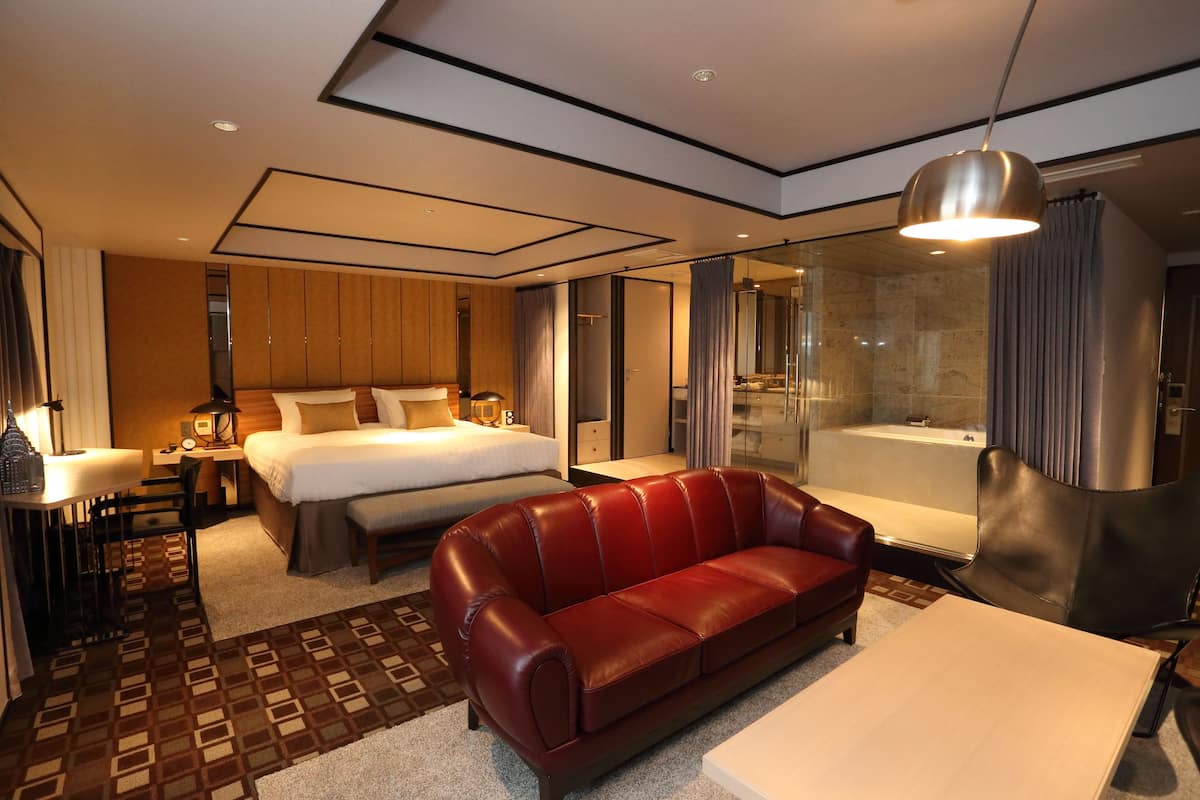 in-room safe, desk, laptop workspace, blackout curtains