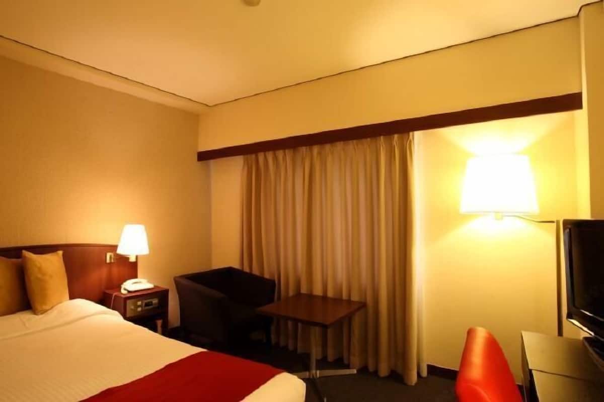 In-room safe, desk, laptop workspace, blackout drapes