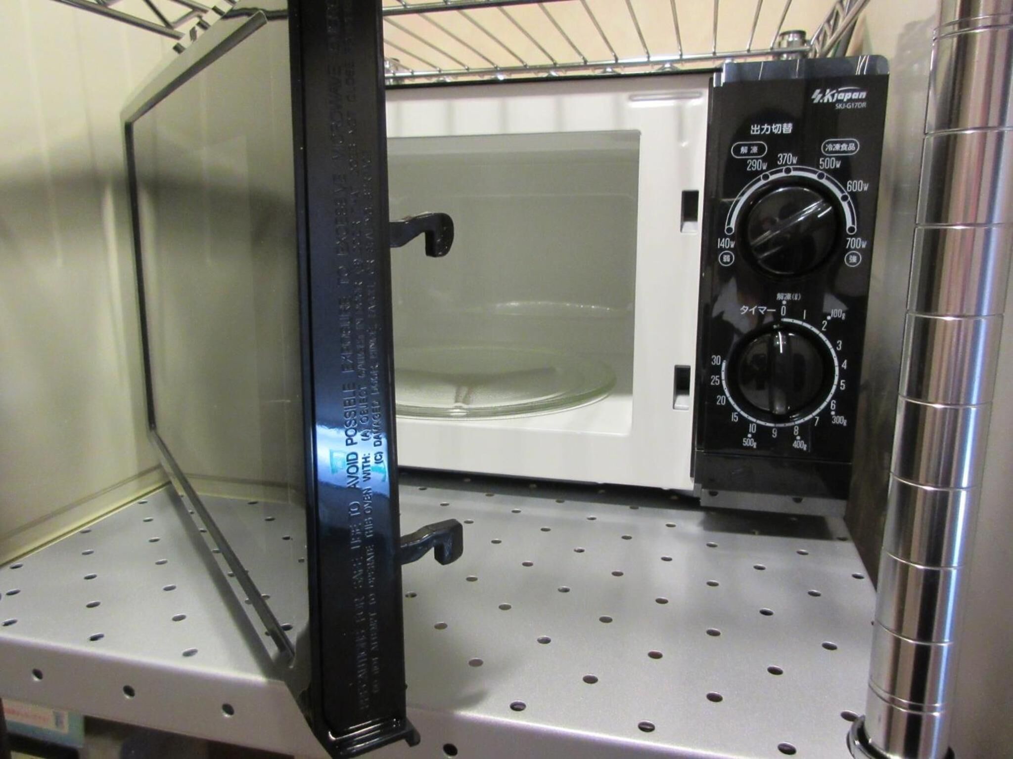 combined shower/bathtub, free toiletries, hair dryer, slippers