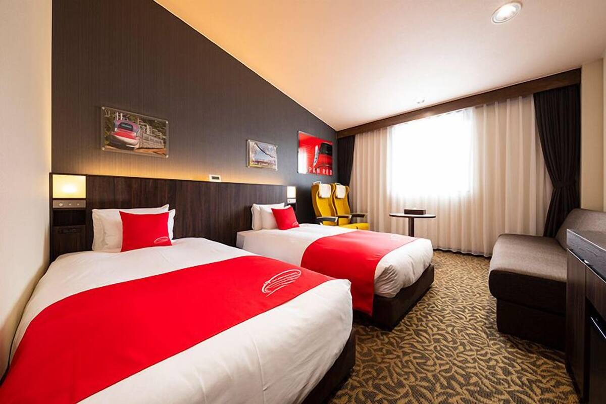 Deluxe Twin Room | Down comforters, desk, blackout drapes, free WiFi