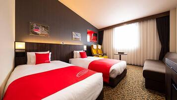 Deluxe Twin Room | Down comforters, desk, blackout drapes, free WiFi