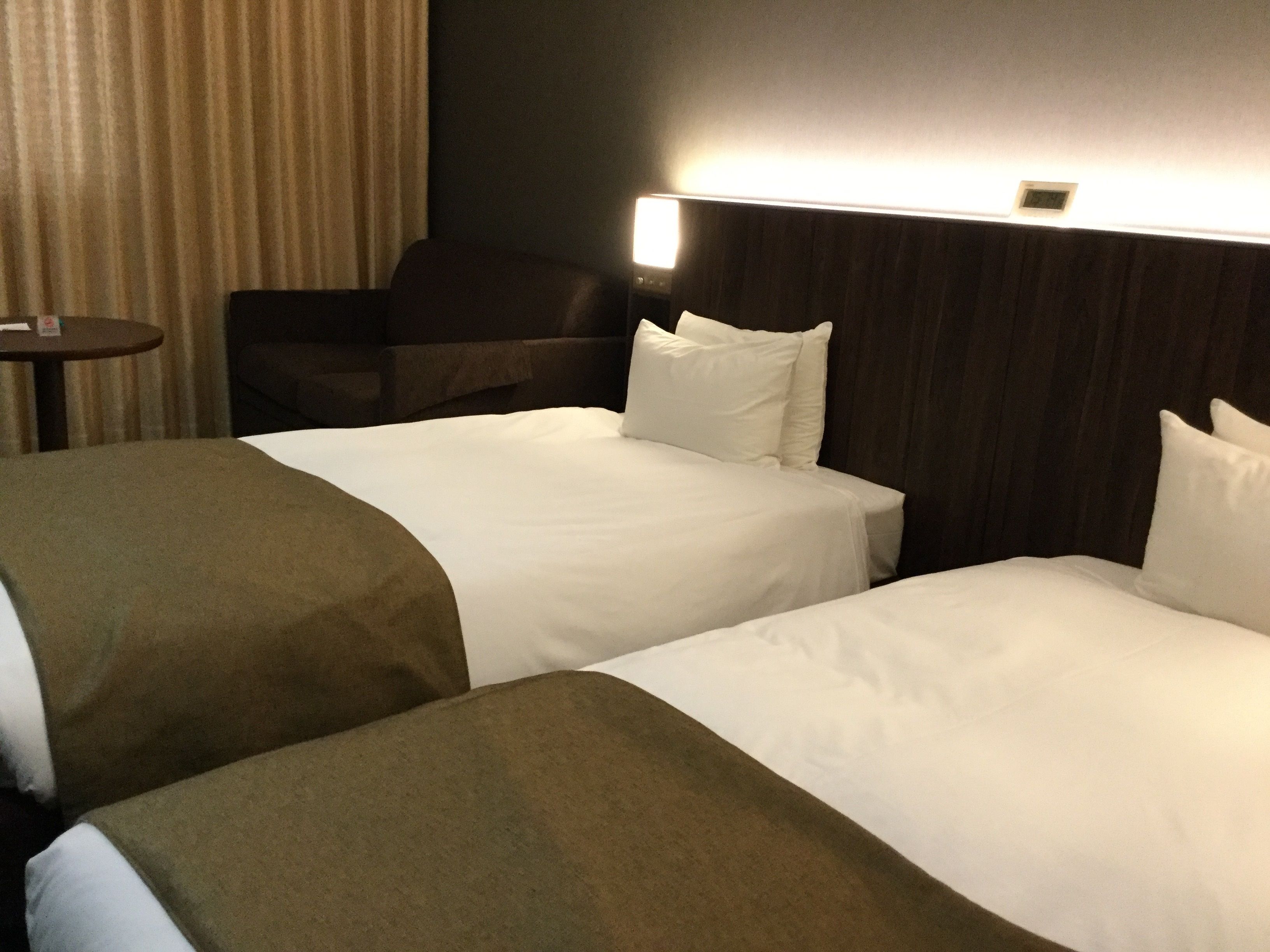 deluxe twin room | down duvets, desk, blackout curtains, free wifi