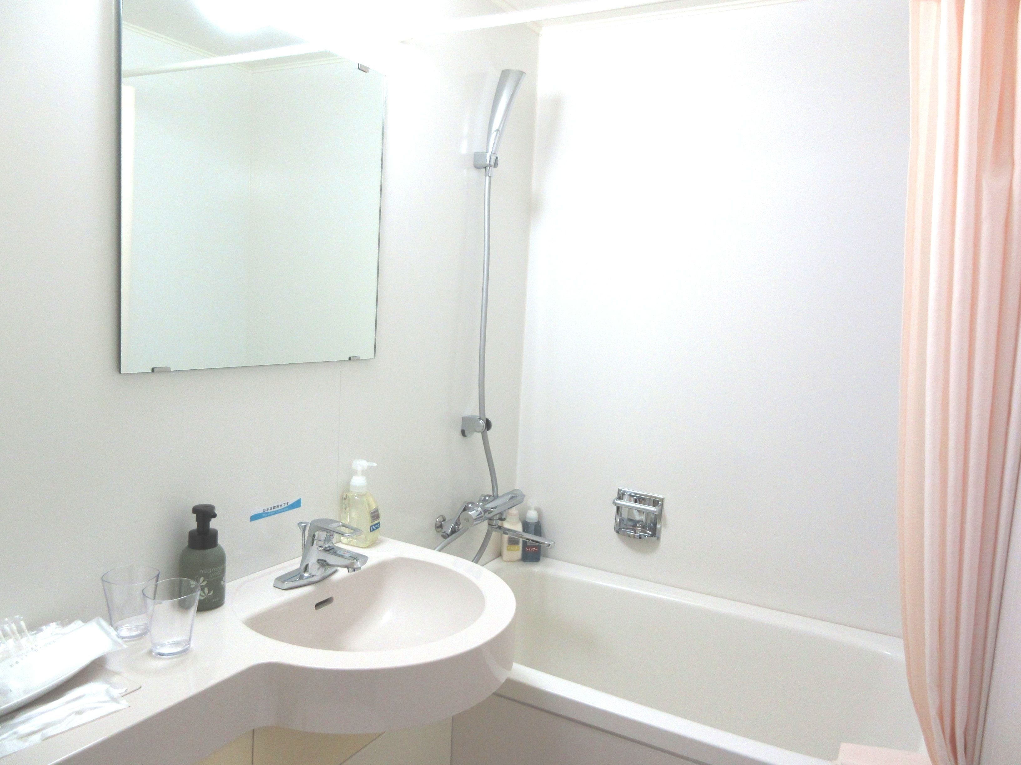 combined shower/bathtub, free toiletries, hair dryer, slippers