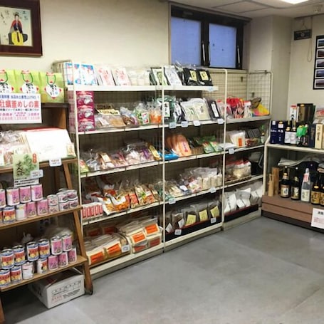 Tienda de regalos. Tatsumi Kanyo Hotel