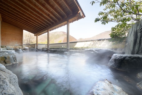 Hot springs. Surikamitei Ohtori