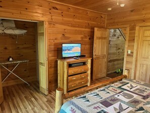 3 Schlafzimmer, Schreibtisch, Bügeleisen/Bügelbrett, Reisekinderbett
