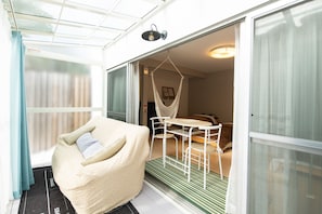 Chambre Deluxe, animaux de compagnie acceptés | Espace de travail pour ordinateurs portables, accès au Wi-Fi (inclus)