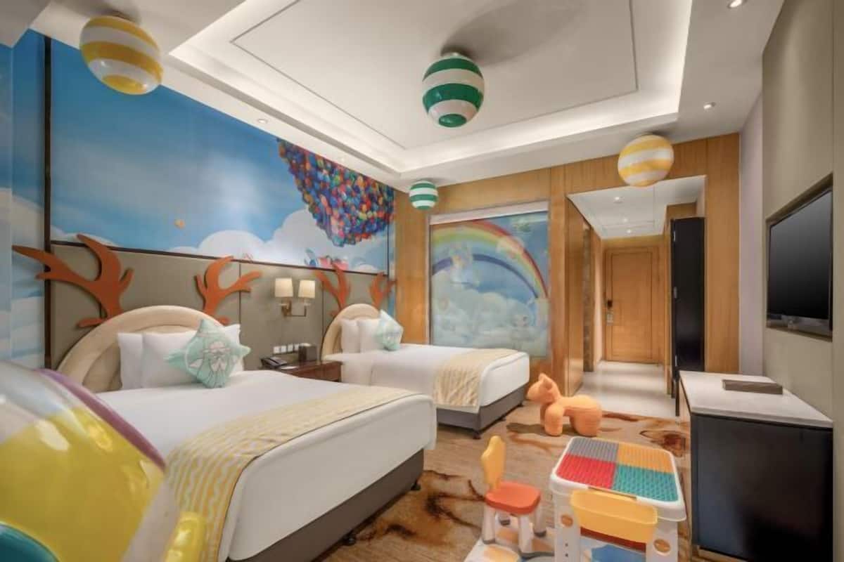 Luxe beddengoed, donsdekens, een minibar, een kluis op de kamer