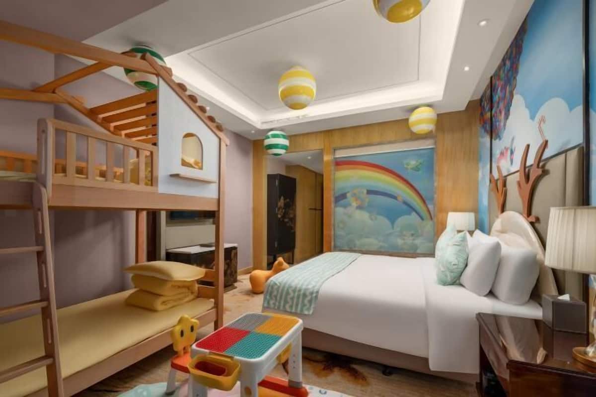 Luxe beddengoed, donsdekens, een minibar, een kluis op de kamer