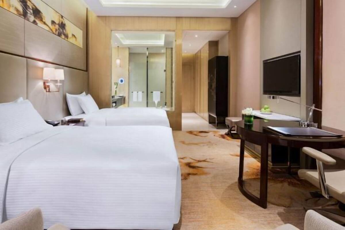 Premium bedding, down duvets, minibar, in-room safe