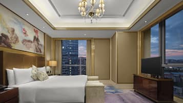 Premium bedding, down duvets, minibar, in-room safe