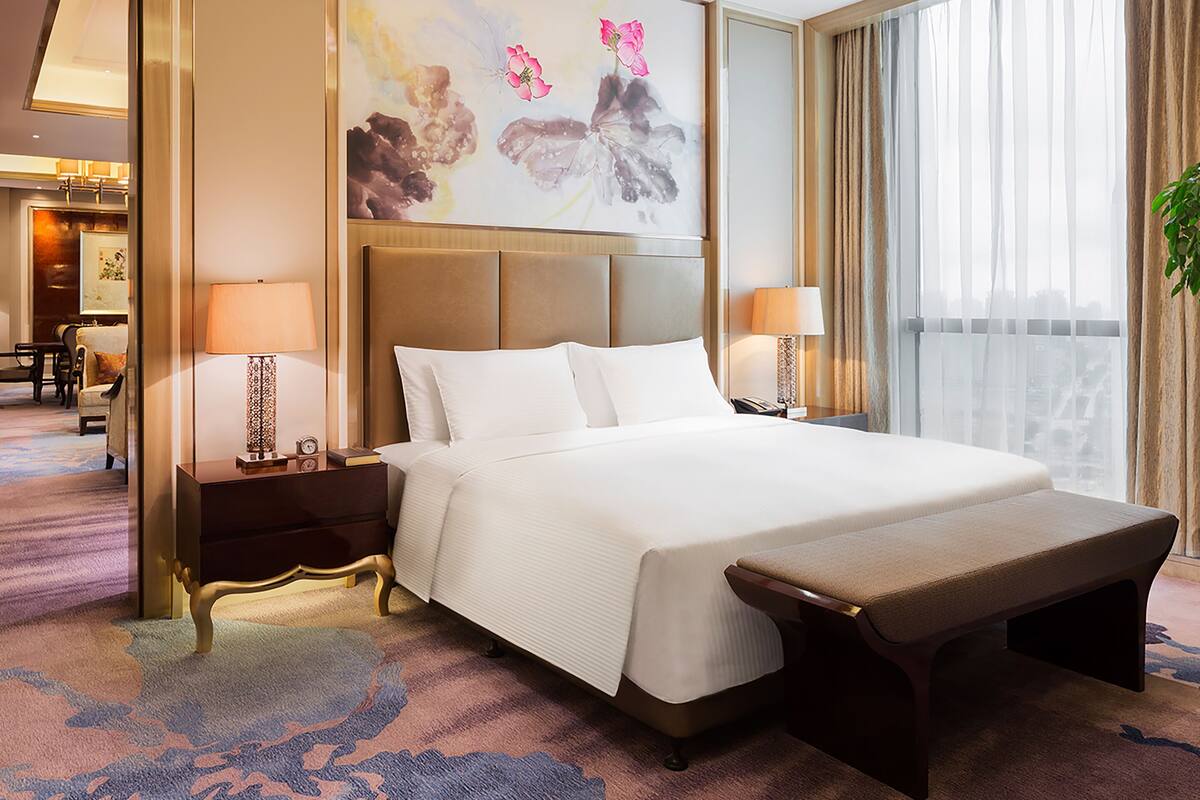 Phòng Suite Presidential | Bộ đồ giường cao cấp, chăn bông, minibar, két bảo mật tại phòng