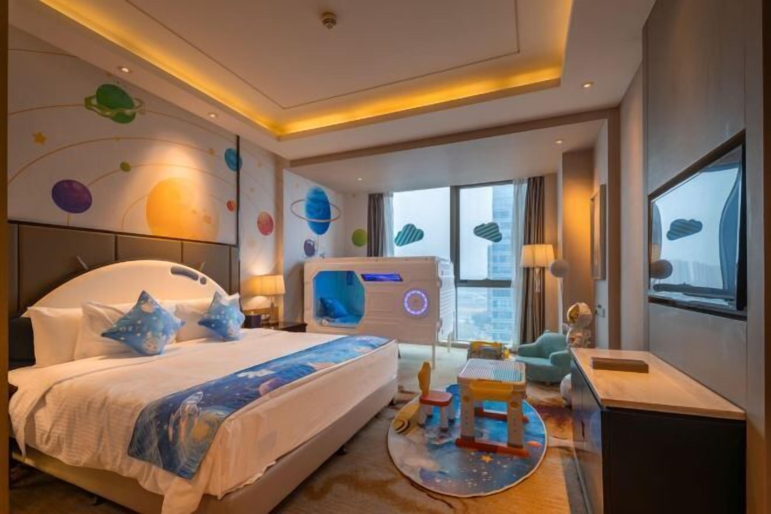 Premium bedding, down comforters, minibar, in-room safe