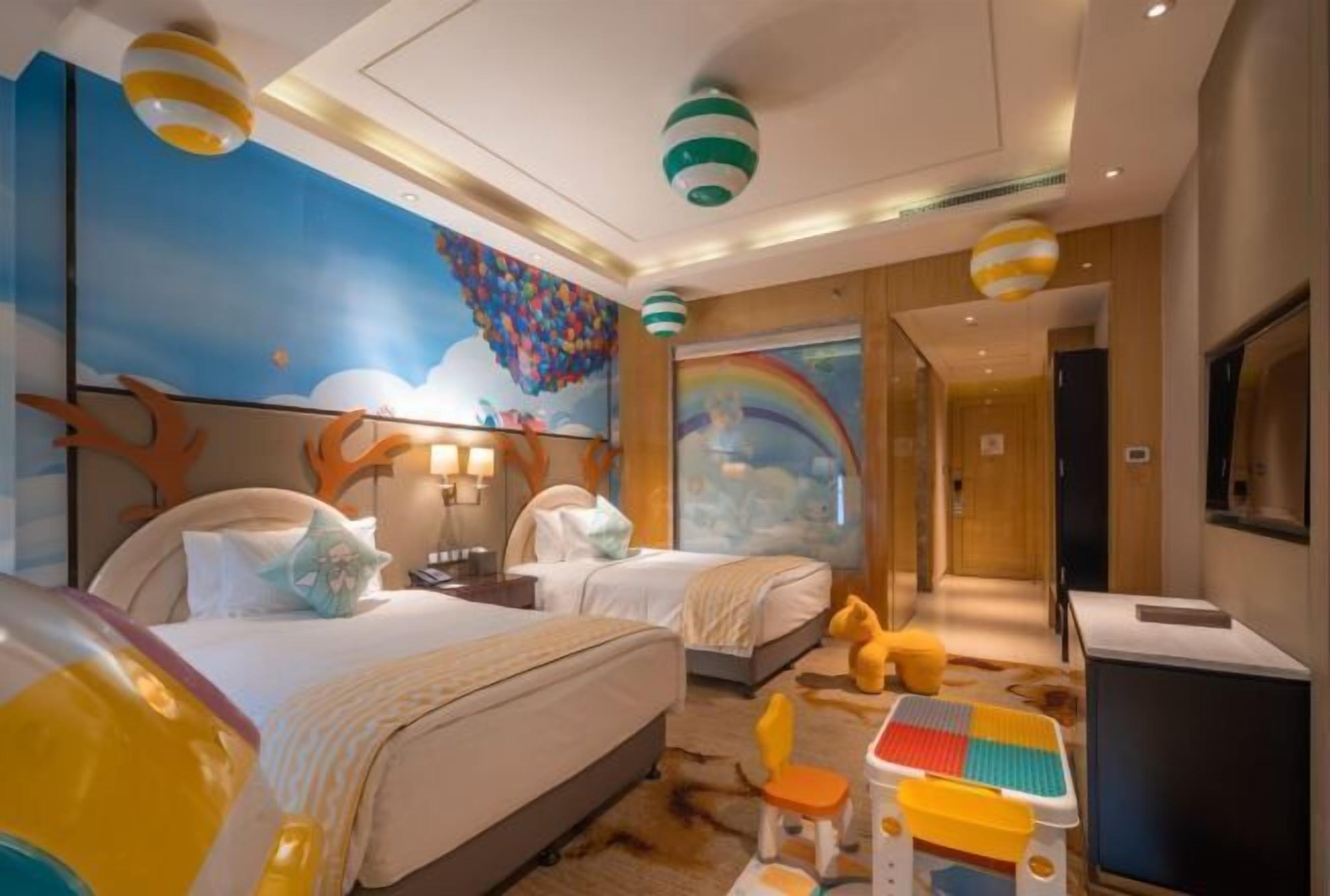 Premium bedding, down comforters, minibar, in-room safe