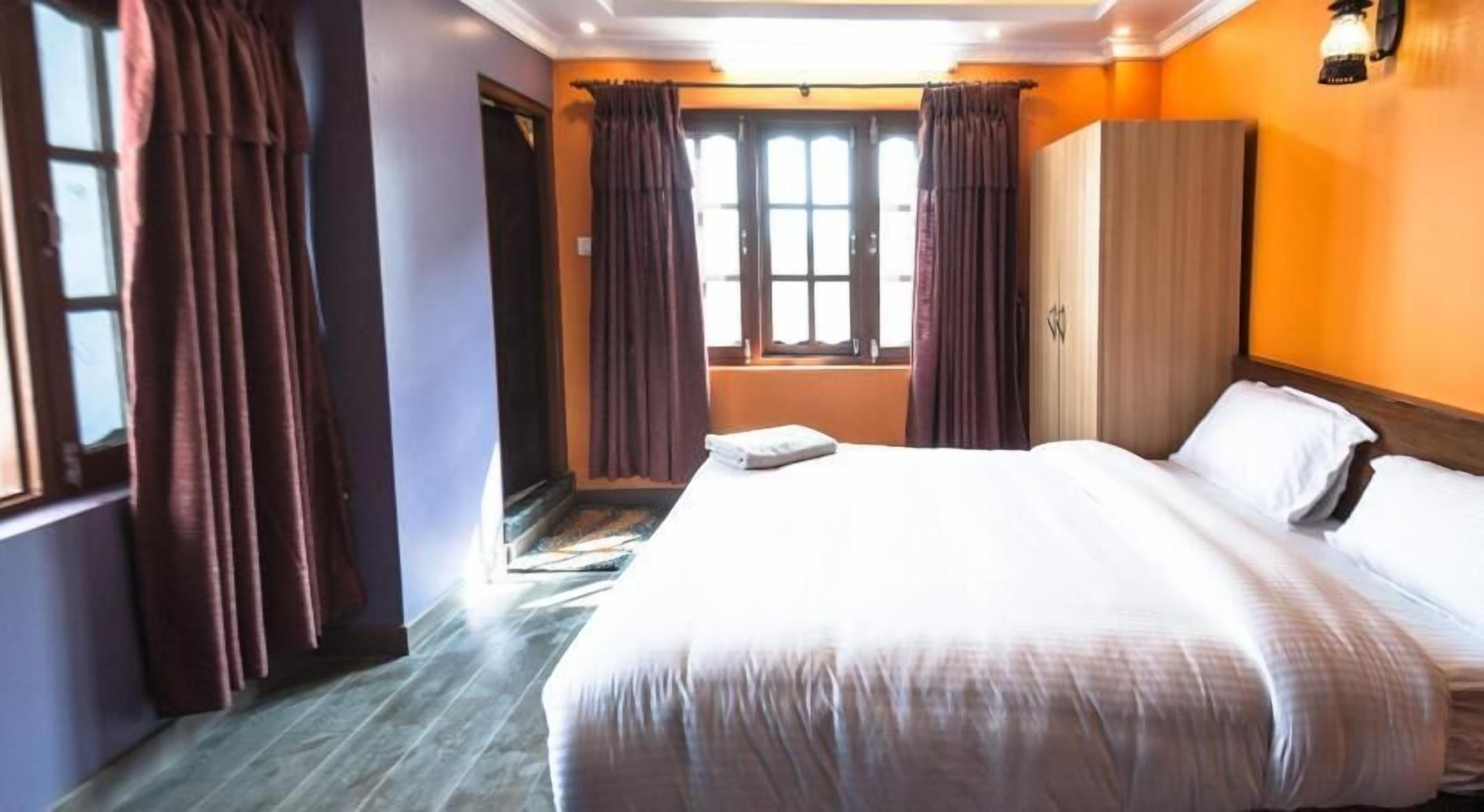 Minibar, desk, free WiFi, bed sheets