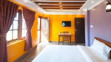 Frigobar, escrivaninha, Wi-Fi de cortesia, roupa de cama