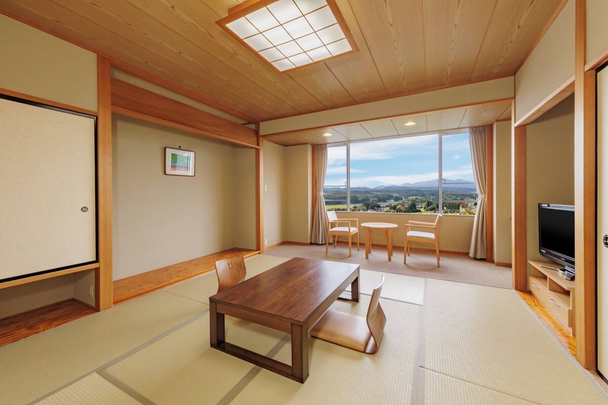 Habitación tradicional, no fumadores (Japanese-style room A, Futon) | Caja fuerte y escritorio